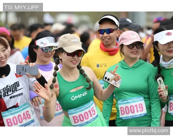 城市马拉松点评:杭州滑板队展现出色实力与团队精神的精彩表现 城市马拉松点评:杭州滑板队展现出色实力与团队精神的精彩表现