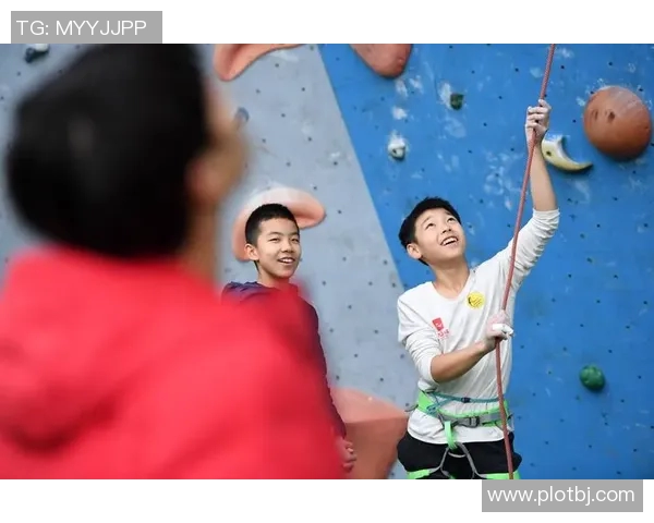 重庆攀岩队实力揭秘：挑战极限的勇者之路与精彩瞬间